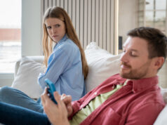 Na mateřské se ze mě stala chudinka, co prosí o peníze: A za každou korunu mě nutí zaplatit