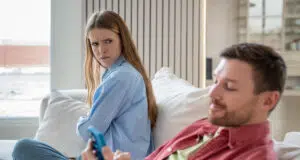 Na mateřské se ze mě stala chudinka, co prosí o peníze: A za každou korunu mě nutí zaplatit