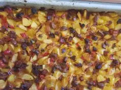 Francouzské brambory „co dům dal“: Poctivá verze s uzeninou a zeleninou