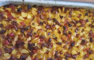 Francouzské brambory „co dům dal“: Poctivá verze s uzeninou a zeleninou