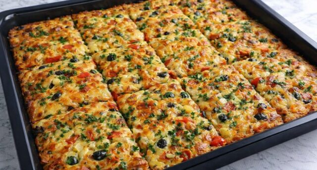 Moravský zelňák na plech – křupavý recept z kysaného zelí a uzeného masa