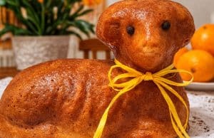 Hrnkový velikonoční beránek: vláčný recept s rumem a citronem