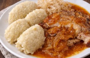 Jihočeské bosáky: tradiční bramborové knedlíky z vařených i syrových brambor