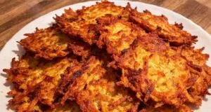 Křupavé bramboráky se slaninou: Staročeský recept z brambor, u kterého se poperete o poslední kousek! Staročeské bramboráky se slaninou: křupavá klasika z 2,5 kg brambor