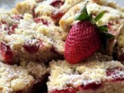 Nadýchaná jahodová bublanina s drobenkou: Klasika „jako peří“ s voňavým vylepšením