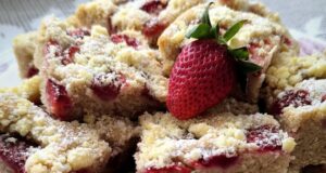 Nadýchaná jahodová bublanina s drobenkou: Klasika „jako peří“ s voňavým vylepšením Jahodová bublanina s drobenkou: nadýchaný letní koláč z plechu