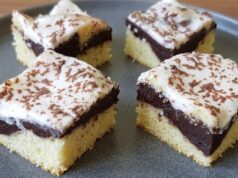 Buchta s čokoládovým pudinkem: Krémové pokušení se zakysanou smetanou CIK CAK buchta s pudinkem a zakysanou smetanou: Vláčný dezert s krémovými ostrůvky