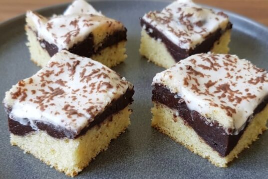 Buchta s čokoládovým pudinkem: Krémové pokušení se zakysanou smetanou