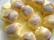 Domácí buchtičky s vanilkovým krémem: Vláčné pohlazení, které chutná jako od babičky