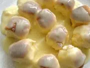 Domácí buchtičky s vanilkovým krémem: Vláčné pohlazení, které chutná jako od babičky