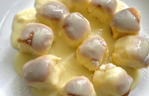 Domácí buchtičky s vanilkovým krémem: Vláčné pohlazení, které chutná jako od babičky