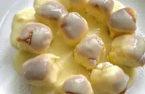 Domácí buchtičky s vanilkovým krémem: Vláčné pohlazení, které chutná jako od babičky