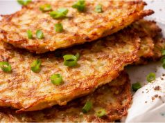 Cibulové placky se šunkou a sýrem: Desetiminutová večeře, která chutná mnohem lépe, než vypadá Cibulové placky se šunkou a sýrem: Rychlá večeře hotová za 10 minut