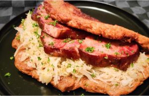 Poctivá Kaplická cmunda s uzeným masem a sladkokyselým zelím