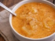 Couračka nandaná na talíři.