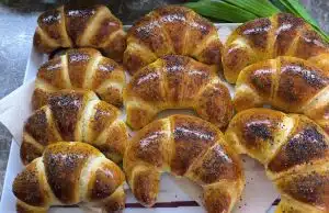 Domácí loupáky s mákem: Nadýchané hrnečkové kynuté pečivo jako z pekárny