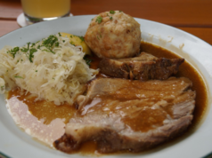 Ochutnejte historii na talíři: Česká kuchyně od středověkých kaší po dokonalou svíčkovou