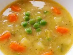 Rychlá jarní polévka: Vitamínová bomba, která vás postaví na nohy