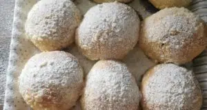 Křehké domácí koláčky jako pírko: Tajemství pěti žloutků a vláčného těsta Nadýchané kynuté koláčky z pěti žloutků: jemné těsto s drobenkou