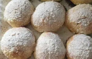 Křehké domácí koláčky jako pírko: Tajemství pěti žloutků a vláčného těsta