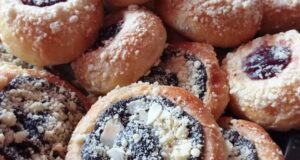 Šlehačkové koláčky s majonézou Nadýchané kynuté koláčky se smetanou a majonézou: neuvěřitelně vláčné těsto