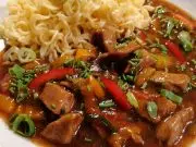 Rychlá krůtí směs se zeleninou a těstovinami: Bleskový oběd „co dům dal“