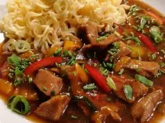 Rychlá krůtí směs se zeleninou a těstovinami: Bleskový oběd „co dům dal“