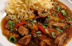 Rychlá krůtí směs se zeleninou a těstovinami: Bleskový oběd „co dům dal“