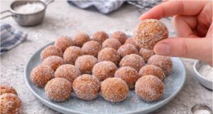 Nadýchané tvarohové koblížky s vůní pomeranče: Smažená radost bez kynutí Rychlé tvarohové koblížky bez kynutí: nadýchané sladké kuličky hotové za 20 minut