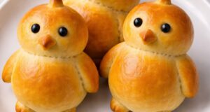 Roztomilá velikonoční kuřátka z kynutého těsta: Voňavé sváteční pečení Velikonoční kuřátka z kynutého těsta: roztomilé sladké pečivo na sváteční stůl