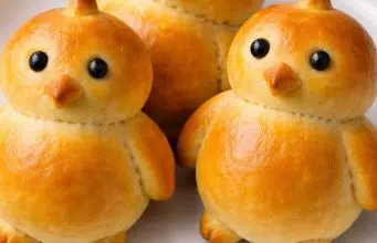 Roztomilá velikonoční kuřátka z kynutého těsta: Voňavé sváteční pečení Velikonoční kuřátka z kynutého těsta: roztomilé sladké pečivo na sváteční stůl