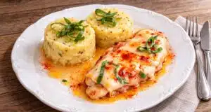 Nejlepší hospodská minutka u vás doma: Zapečený kuřecí plátek se sýrem Obložený kuřecí plátek se sýrem: rychlý oběd jako z restaurace