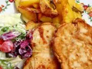 Kuřecí prsa v sýrovém těstíčku s pečeným bramborem