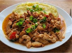 Kuřecí směs s klobásou a zeleninou z jednoho pekáče: Rychlý oběd bez stání u sporáku