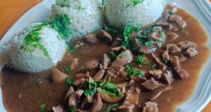 Dušené vepřové ledvinky na cibulce: Tradiční recept, který vyžaduje péči i lásku