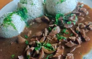 Dušené vepřové ledvinky na cibulce: Tradiční recept, který vyžaduje péči i lásku