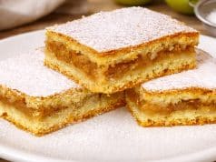 Šťavnatý jablečný koláč s ořechy „pro líné“: jednoduchý plechový dezert