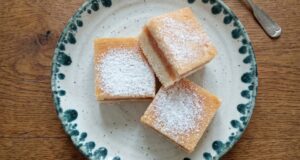 Litý jablečný koláč ze dvou vrstev: Šťavnatý moučník, který se vždy povede