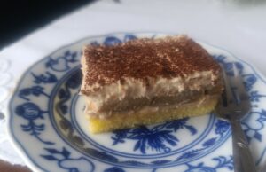 Nebeská Máňa: Vrstvený dezert s kávovým krémem, který se rozplývá na jazyku