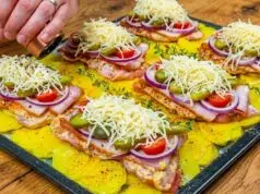 Obložené vepřové kotlety z jednoho plechu: Šťavnatý oběd bez hromady nádobí