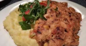 Rychlé kuřecí placičky s kukuřicí: Šťavnatá večeře hotová za pár minut Kuřecí placičky se zeleninou: rychlá večeře z pánve za pár minut