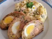 Plněná vepřová sekaná s kadeřávkem: Šťavnatá klasika v moderním kabátku