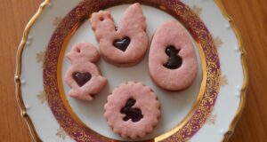 Pudinkové velikonoční cukroví: Křehké růžové radosti, které se rozplývají na jazyku