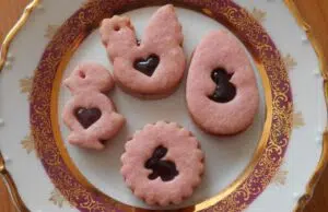 Pudinkové velikonoční cukroví: Křehké růžové radosti, které se rozplývají na jazyku