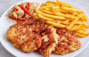 Francouzské řízečky se zakysanou smetanou: Šťavnatá bomba z jedné mísy Francouzské kuřecí řízečky se zakysanou smetanou: Nadýchané placičky plné chuti