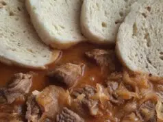 Segedínský guláš s uzenou paprikou: Poctivý recept, který zahřeje u srdce