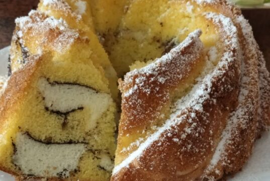 Tříbarevná bábovka: Elegantní moučník ze dvou těst, který nadchne každou návštěvu