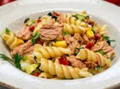 Nejlepší tuňákový salát s těstovinami: Barevná symfonie, co zasytí