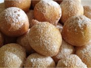 Rychlé tvarohové bobky bez kynutí: nadýchaná sladká dobrota hotová za 15 minut