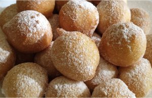 Rychlé tvarohové bobky bez kynutí: nadýchaná sladká dobrota hotová za 15 minut